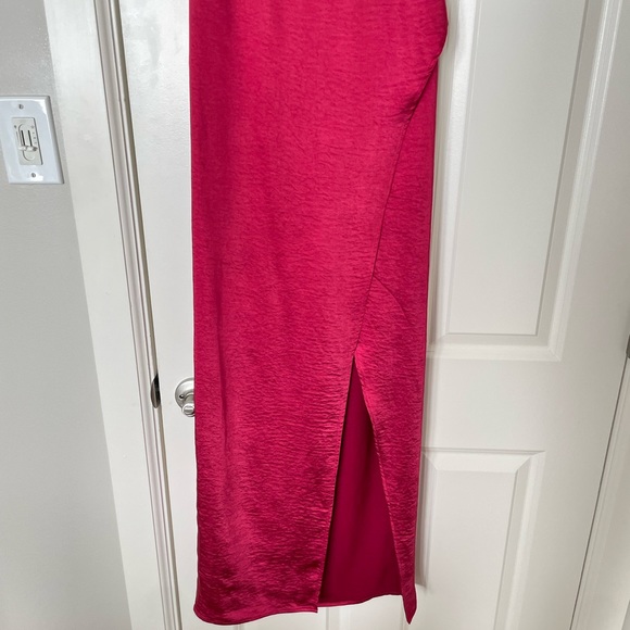 Chi chi London Chrysta halter neck hammered satin gown - Picture 7 of 15